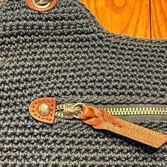 Stylish Gray Handwoven Bag - Picture 2 of 13